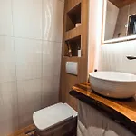 Danguba - Tiny Glamp House With Hot Tub By Iglena * Kupres