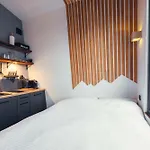 Danguba - Tiny Glamp House With Hot Tub By Iglena Kamp alanı