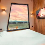 Danguba - Tiny Glamp House With Hot Tub By Iglena *