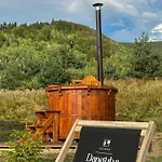 Danguba - Tiny Glamp House With Hot Tub By Iglena