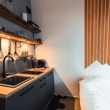 Kemp Danguba - Tiny Glamp House With Hot Tub By Iglena Kupres (Canton 10)