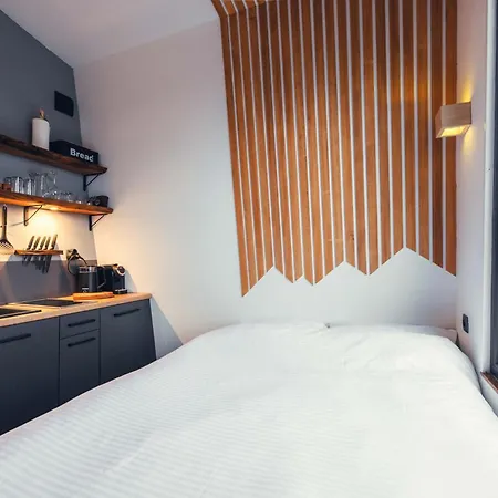 Danguba - Tiny Glamp House With Hot Tub By Iglena Kemp