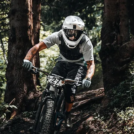 Tiny Glamp House - Danguba By Iglena Kupres (Canton 10)