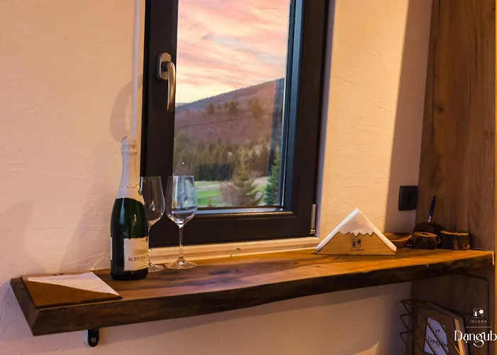 Danguba - Tiny Glamp House With Hot Tub By Iglena