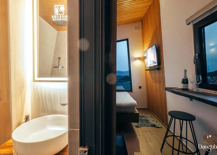 Danguba - Tiny Glamp House With Hot Tub By Iglena