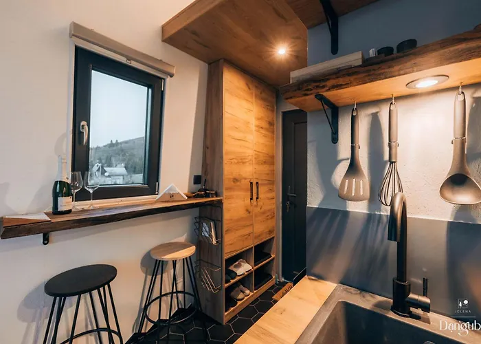 Kemp Danguba - Tiny Glamp House With Hot Tub By Iglena *